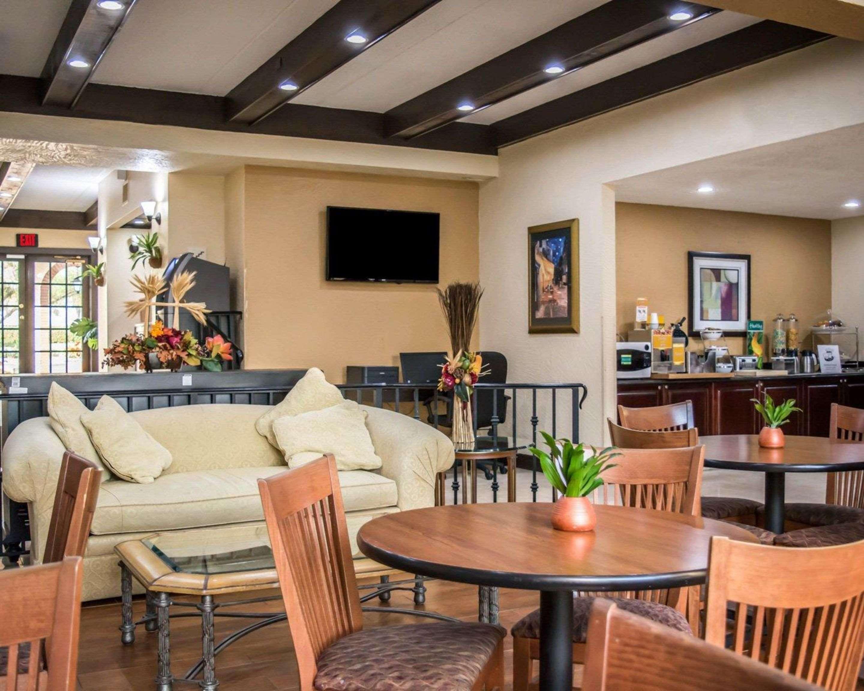 Clarion Pointe Tampa-Brandon Near Fairgrounds And Casino Hotel Mango Exterior photo
