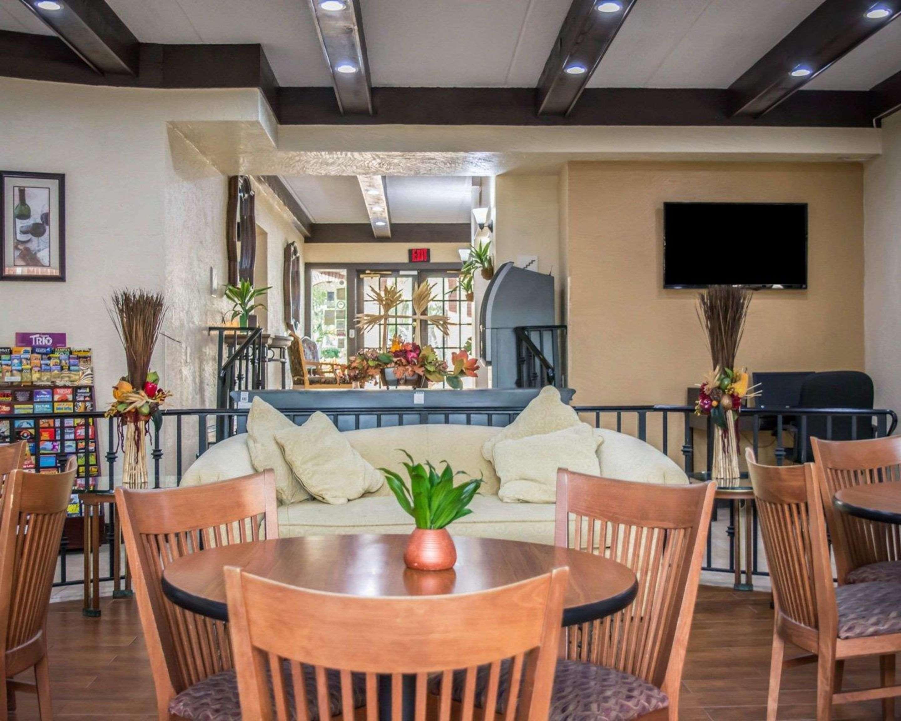 Clarion Pointe Tampa-Brandon Near Fairgrounds And Casino Hotel Mango Exterior photo