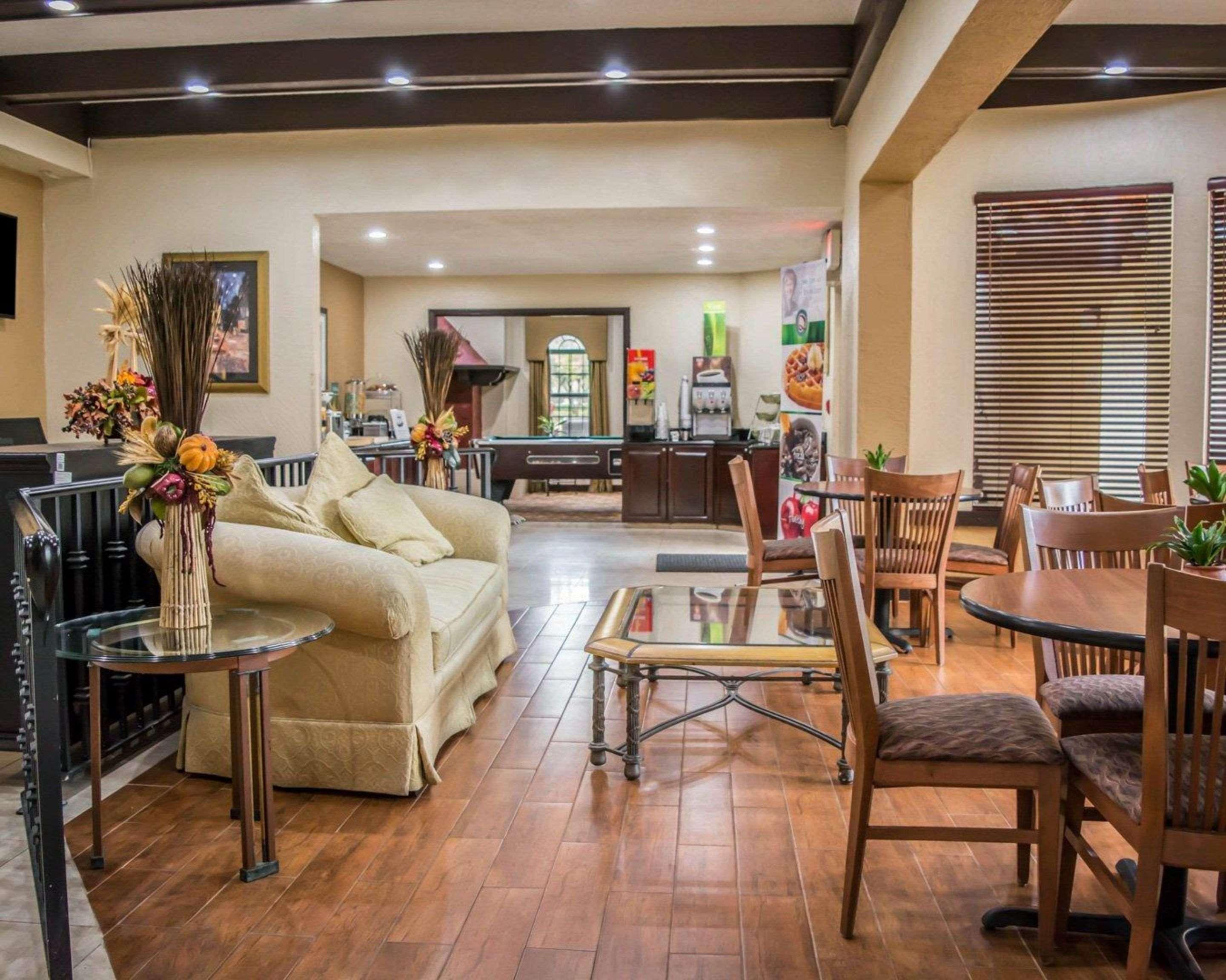 Clarion Pointe Tampa-Brandon Near Fairgrounds And Casino Hotel Mango Exterior photo